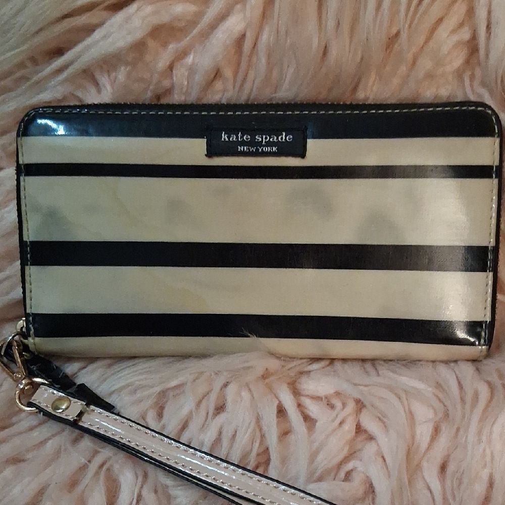 Kate Spade Black and Cream Striped Wristlet (DISCOLORATION)